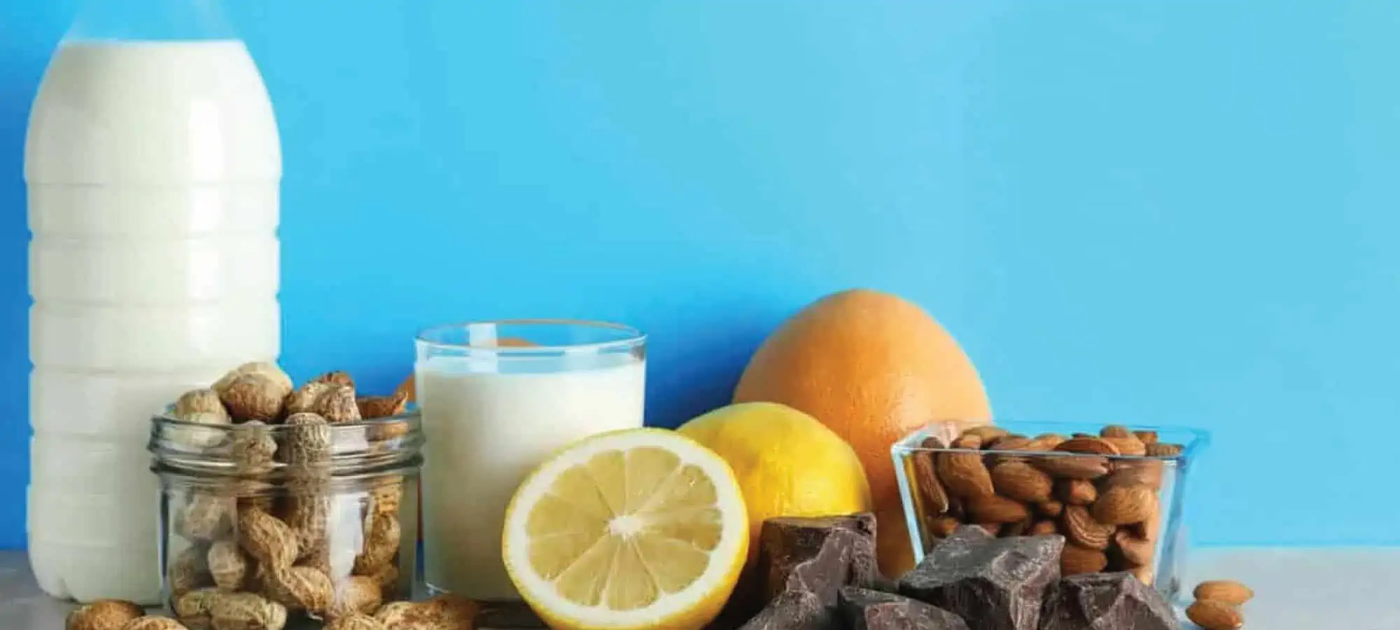 Common food allergies o blue background
