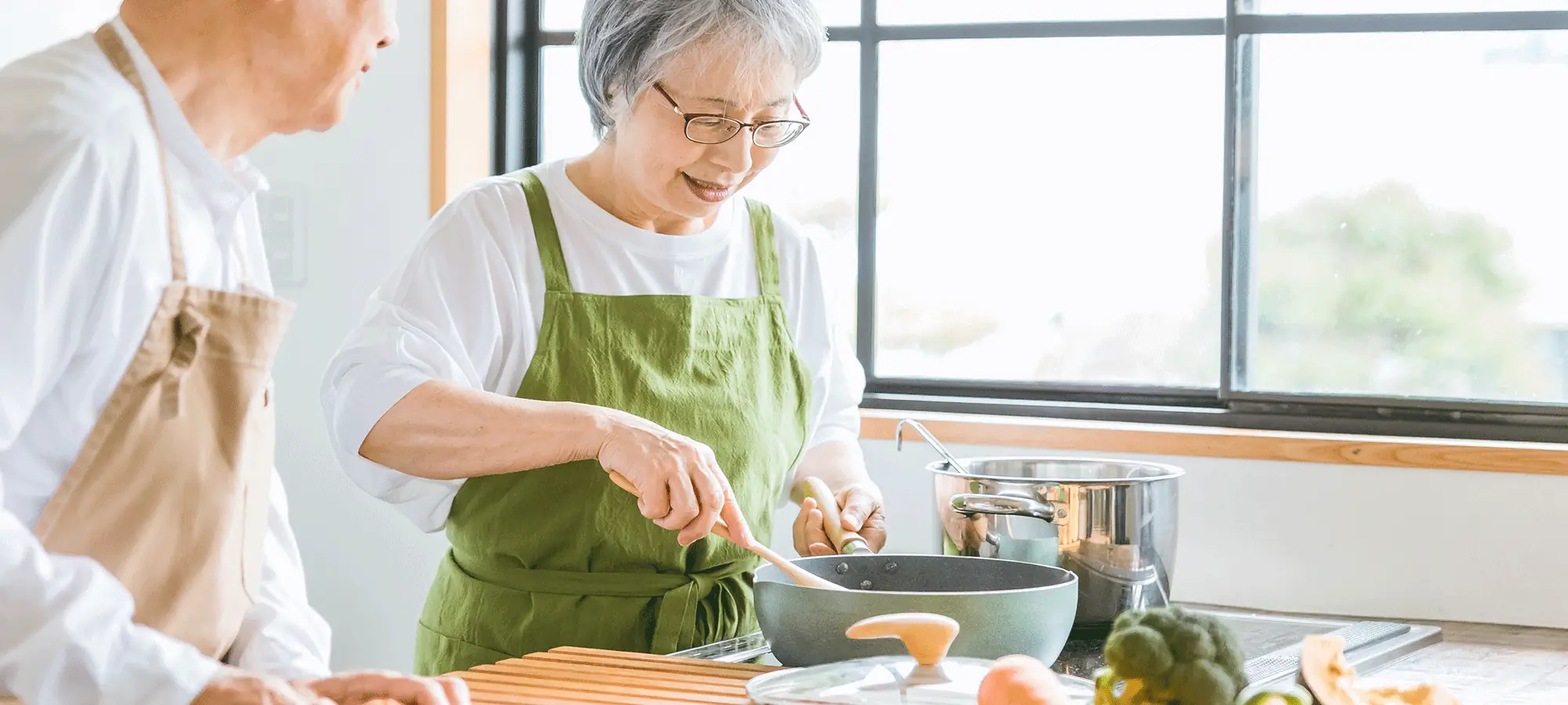 Elderly couple cooking with fibre