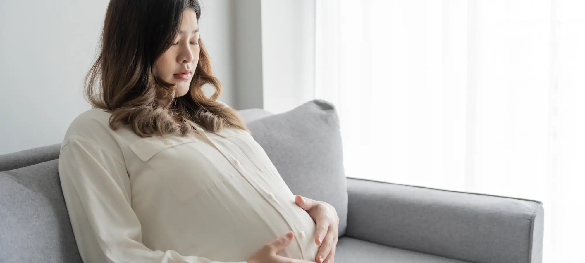 pregnant women feeling nauseous