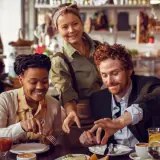 friends eating out when travelling