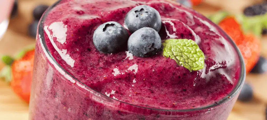 smoothie aux baies à faible teneur en hydrates de carbone
