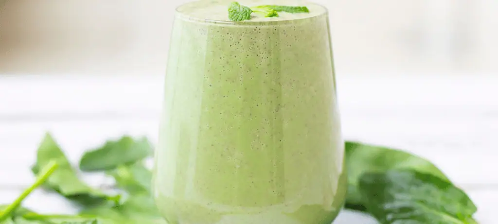 smoothie vert à faible teneur en hydrates de carbone